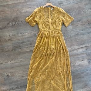 Sohcue mustard colored lace maxi dress